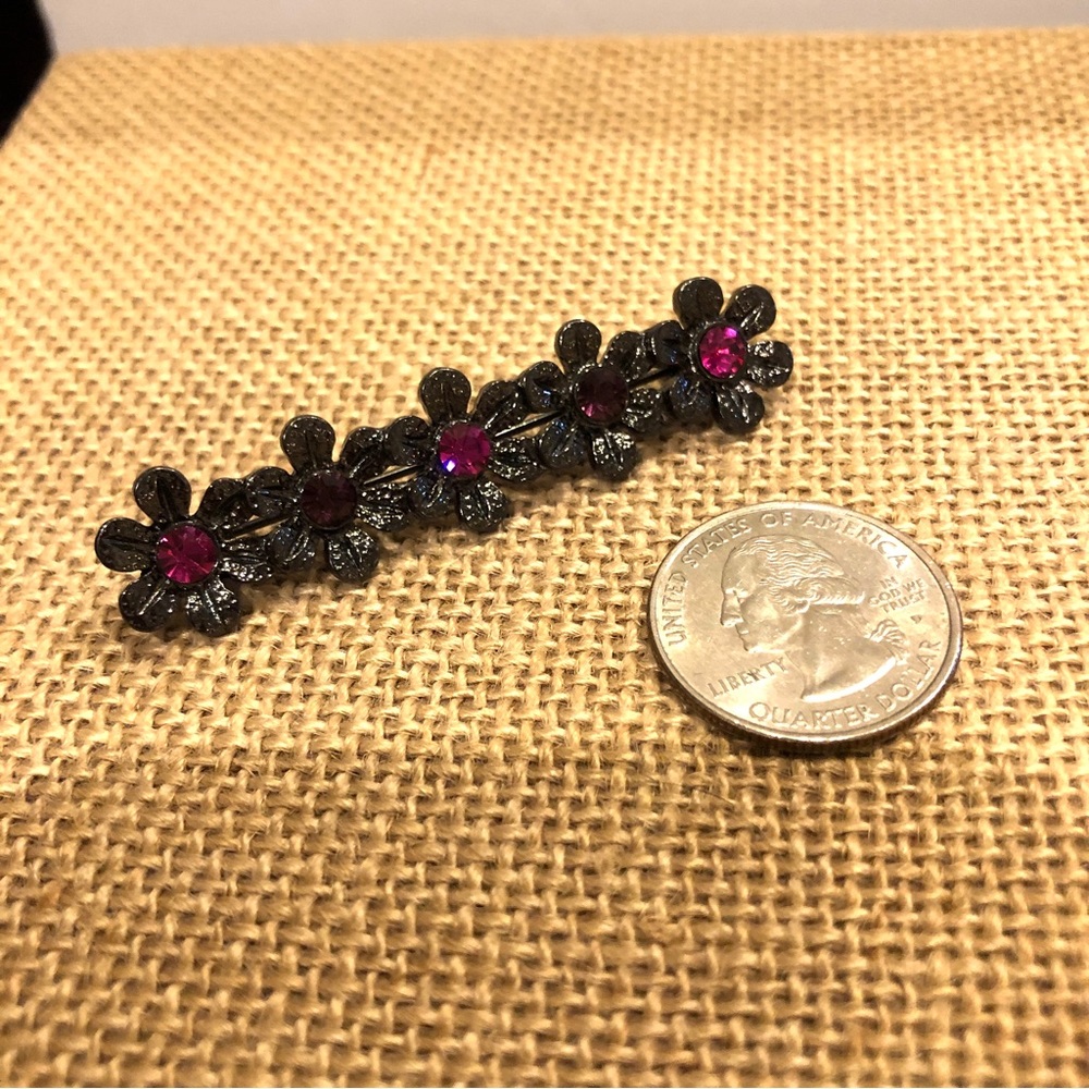 1928 Brand brooch- gunmetal, 5 flowers with pink rhinestones - Picture 6 of 8